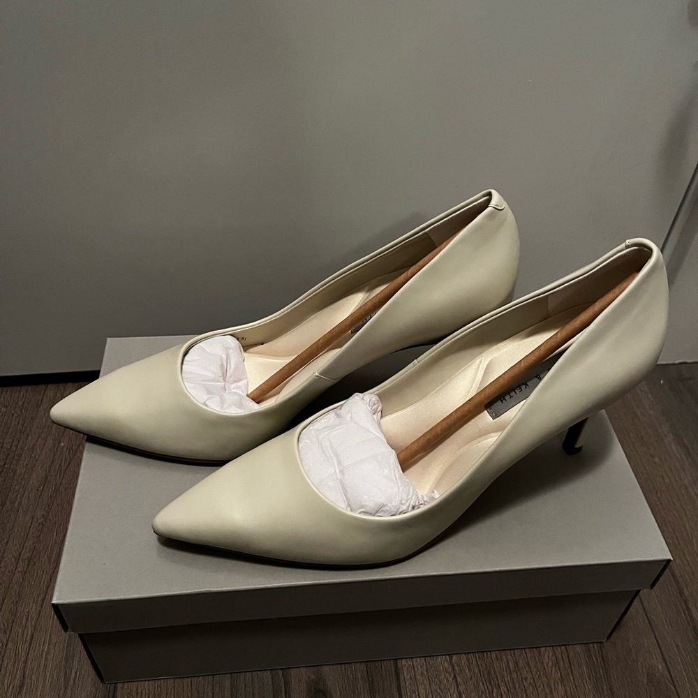 Emmy Pointed-Toe Stiletto Pumps - Chalk (Size 37/ US 7)